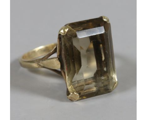 A ladies 9 carat gold dress ring set with smokey quartz stone.