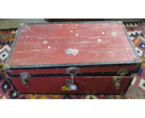 Metal bound steamer trunk.(B.P. 24% incl. VAT)