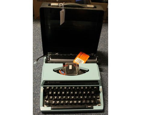 Silver-Reed typewriter in fitted case.(B.P. 24% incl. VAT)