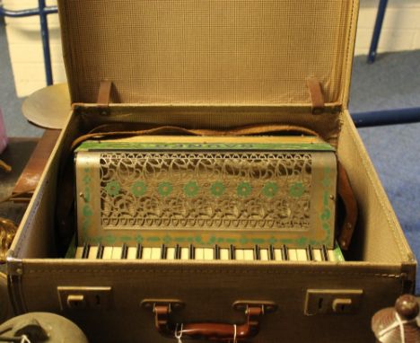 Suitcase containing a Rauner Concerto accordion.(B.P. 24% incl. VAT)