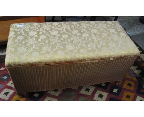 Lloyd Loom 'Lusty' wicker bedroom trunk.(B.P. 24% incl. VAT)