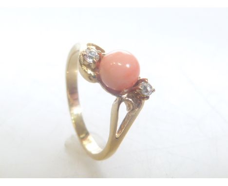Yellow metal ring, with open shoulders, size J