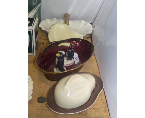Quantity of Carltonware china including two leaf dishes, rouge bowl, cheese dish and two 'My Goodness-My Guinness' toucans
