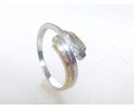 9ct gold two-colour ring set with three brilliant-cut diamonds, size P
