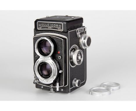 A Rolleicord Va TLR Camera, black, serial no. 1900853, with Schneider Xenar f/3.5 75mm lens, serial no. 5320146, body, VG, sh