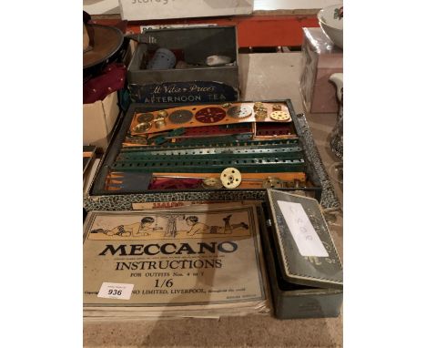 AN ASSORTMENT OF VINTAGE MECCANO ITEMS AND INSTRUCTION BOOKS 