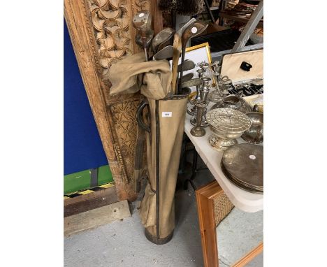A SET OF VINTAGE GOLF CLUBS AND BAG 