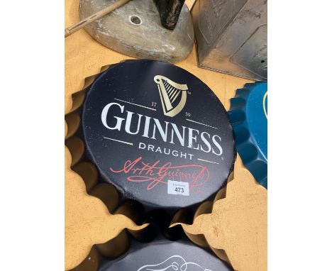 A VINTAGE STYLE GARAGE RETRO GUINNESS HANGING WALL BEER BOTTLE TOP DISPLAY SIGN 35CM 