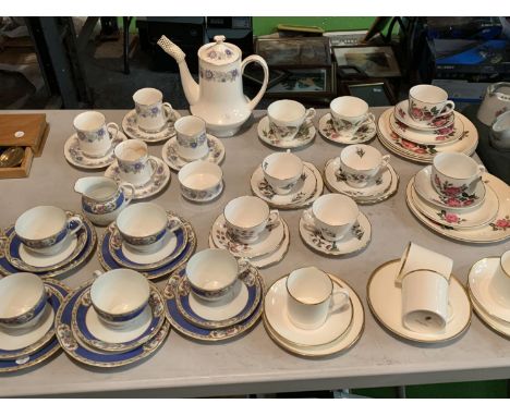 A LARGE SELECTION OF CHINA CUPS SAUCERS AND PLATES TO INCLUDE A LARGE PARAGON COFFEE POT 