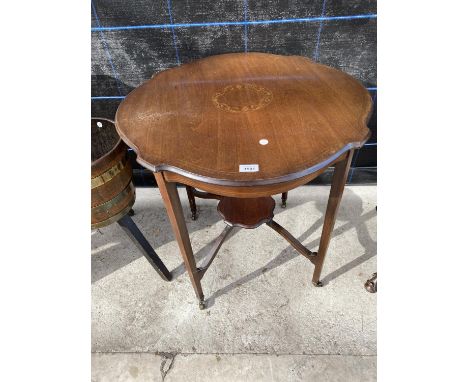 AN EARLY 20TH CENTURY INLAID MAHOGANY SIDE TABLE WITH LOWER SHELF 