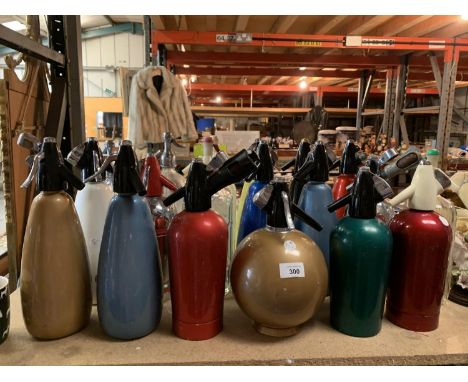 A LARGE COLLECTION OF VINTAGE AND RETRO SODA SYPHONS 