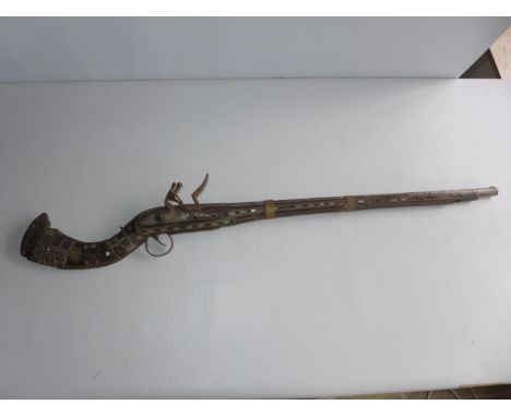 A FLINTLOCK JEZAIL MUSKET, 73cm BARREL, STOCK WITH MOTHER OF PEARL DECORATION AF 