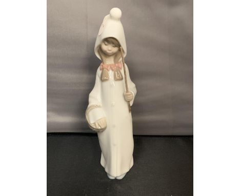 A LLADRO 4678 SHEPHERD GIRL RETIRED CERAMIC FIGURE 