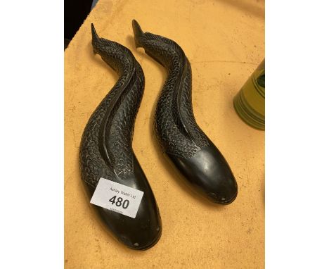 A PAIR OF ANTIQUE CHINESE UNUSUAL BRONZE METAL ELECTRIC EEL MODELS 28CM 