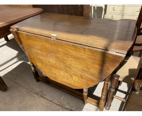 AN 18TH CENTURY STYLE GATE LEG DINING TABLE WITH SINGLE END DRAWER 