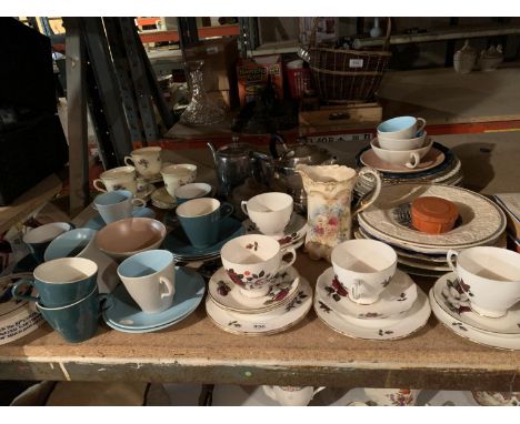 A COLLECTION OF CERAMICS TO INCLUDE EPNS, POOLE POTTERY, PLATES ETC 