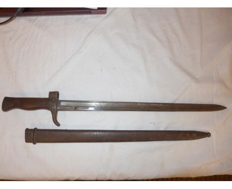 A FRENCH 1892 MANLICHER BAYONET AND SCABBARD, 40cm BLADE 