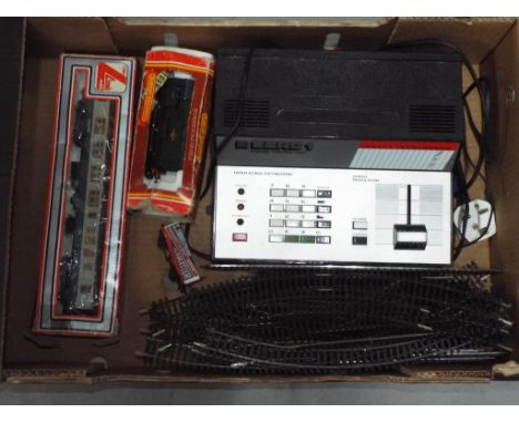 Model Railways, Hornby, Lima - a good mixed lot of OO gauge model railways includes an unboxed Hornby 01 master control unit,