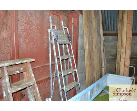 Aluminium step ladder