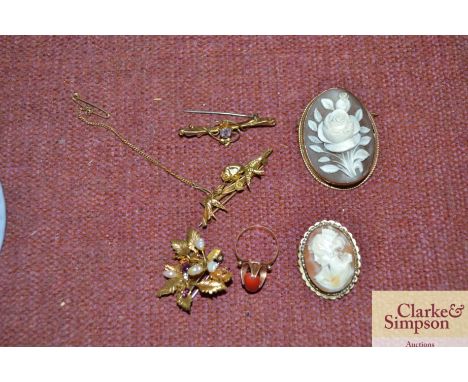 A 18ct Gold Coral set ring, a Cameo brooch in 9ct gold mount and another Cameo brooch, two 9ct Gold bar brooches and one othe