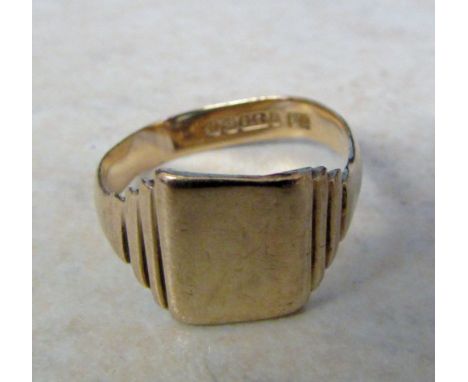 9ct gold mens ring size R weight 4 g (misshapen)