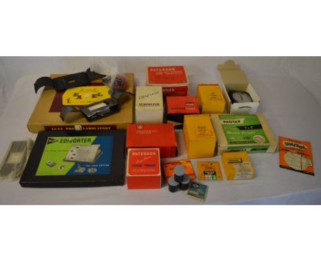 Photography accessories including enlarging meters, safelights, rocker dishes, focus finder, Smiths timer etc 