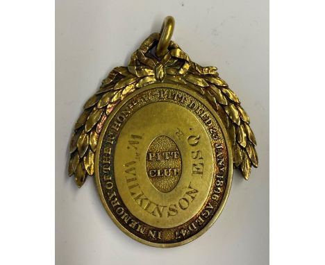 A SILVER GILT PITT CLUB BADGE. An oval silver gilt badge with motto Non Sibi Sed Patriae Vixit, with laurel leaf and ring sus