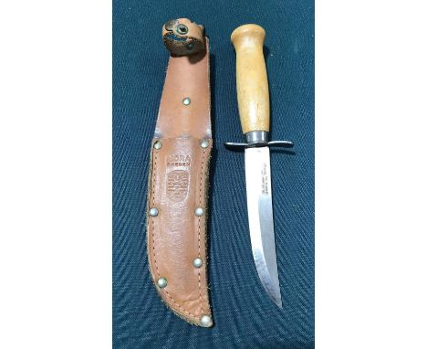 A HUNTING KNIFE BY MORA OF SWEDEN. A beech handled steel bladed hunting knife, the 12cm blade marked 'Frosts, Mora, Made in S