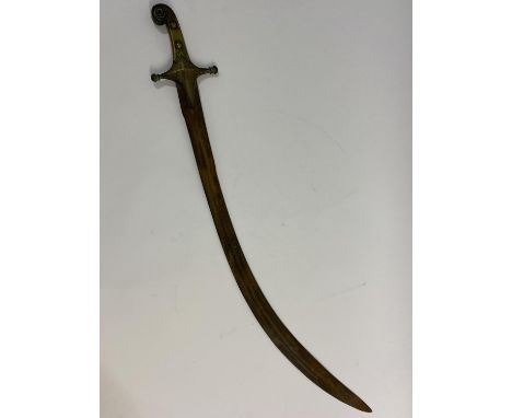 AN INDIAN MAMELUKE TYPE SWORD. A Mameluke style sword with a 73cm curved, double fullered blade with sharpened edge, the bras