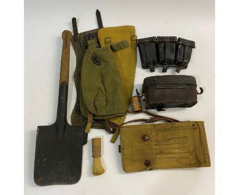 A SMALL COLLECTION OF MILITARIA INCLUDING A SHOVEL, MAP CASE AND OTHER ITEMS. A small collection of militaria including an un