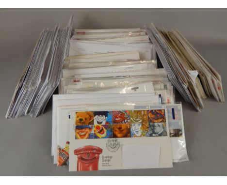 A large quantity of first day covers (M)