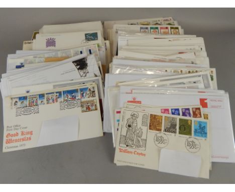 A large quantity of first day covers (M)