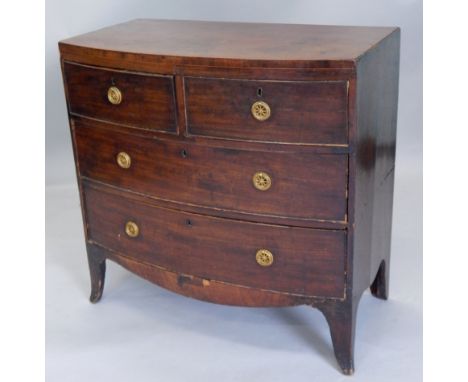 An early 19thC mahogany chest of drawers, with a caddy top, two short and three long drawers, on splayed legs (M)
