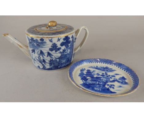 An early 19thC Chinese export teapot, decorated in blue with buildings within a landscape picked out in gilt, and a similar o