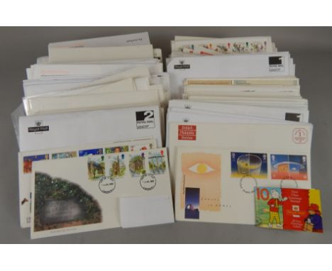 A large quantity of first day covers (M)