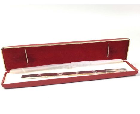 ELIZABETH II SILVER PICKLE FORK, a replica of the first English silver fork18cm longQty: 41.6g