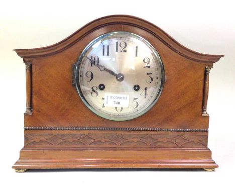 MAHOGANY MANTEL CLOCK, 20TH CENTURY the circular dial with outer seconds track, the case on raised bun feet24.5cm high 