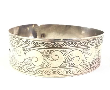 COLLECTION OF SILVER AND WHITE METAL JEWELLERY, some marked silver, some unmarked, including a bangle, chains, brooches and f