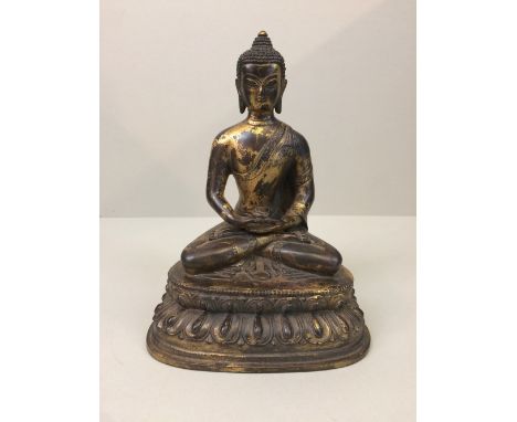 Chinese bronze statue of a seated Buddha, 22cmH 