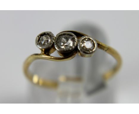 18 ct gold vintage three stone diamond ring, size O