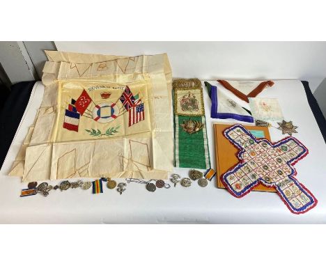 Medals - WWI pair to 201954 Pte O R Hull Dorset Regt together with items relating including cap badges, dog tags, silk Souven
