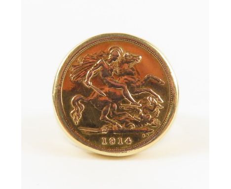 GEORGE V - half 1914 sovereign, in 9ct gold ring mount, finger size V, 11.6g gross