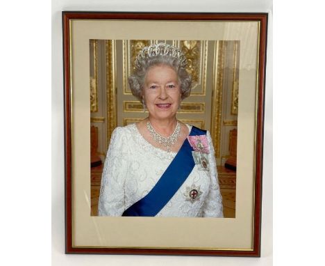 A 20th century framed print of Queen Elizabeth II, 50cm x 60cm 