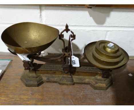     A Vintage Avery Kitchen Scale & Weights                                         