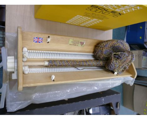 The Simple Frame knitting frame / loom