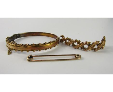 A 9ct gold bangle, on a snap clasp with safety chain, gold pin and a fancy link pearl bracelet, 15.4g.