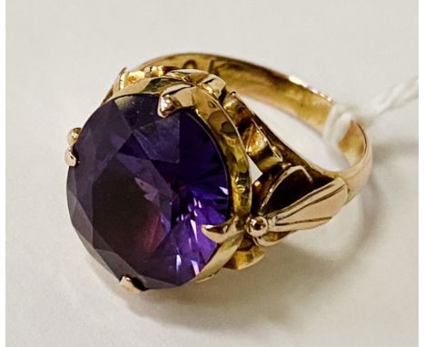 9 CARAT GOLD &amp; AMETHYST RING - SIZE L - 5.6 GRAMS APPROX