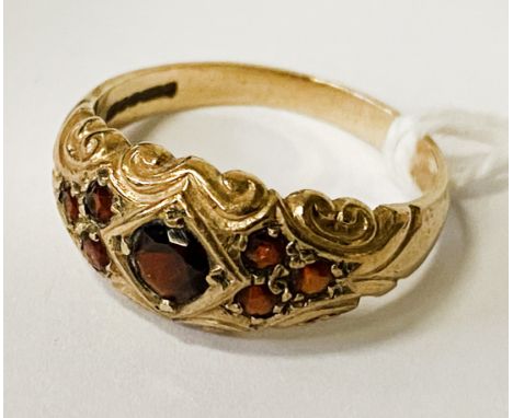 9 CARAT GOLD &amp; GARNET RING - SIZE O