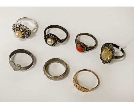COLLECTION OF SILVER RINGS TO INCLUDE ONE 14K PLATED RING