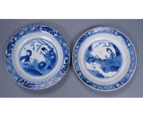 A pair of small Chinese Kangxi blue and white dishes, 10.5cm
&nbsp;
Condition:&nbsp;Very slight chip to the rim of one of the